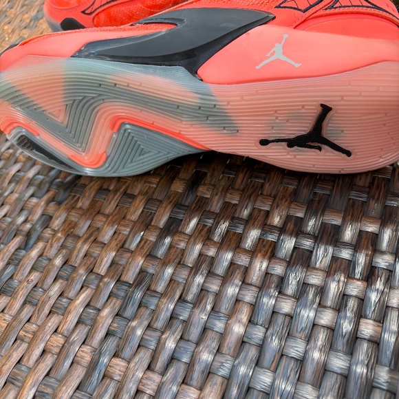 Jordan Zion 2 Basketball Shoes – Big Kids 6.5Y - Picture 3 of 5